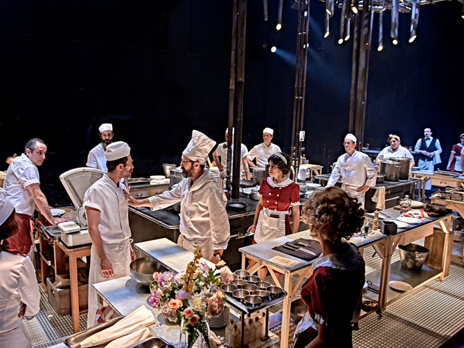Escena de La Cocina en el Teatro Valle Ínclan