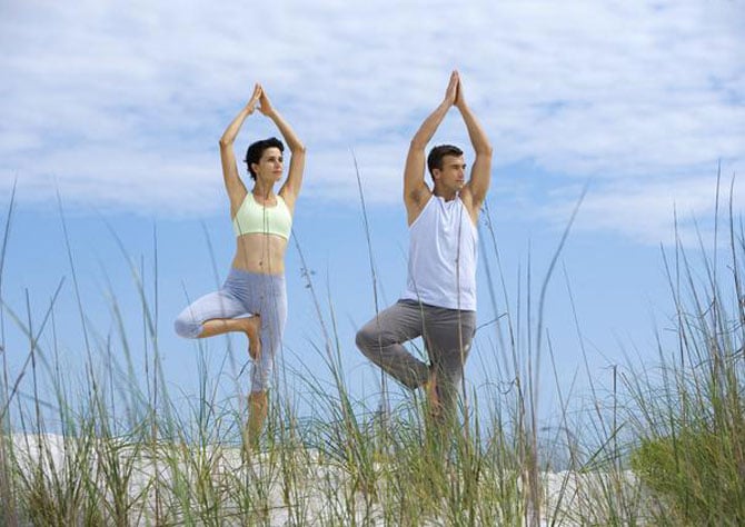 Practicar actividades como el yoga o pilates