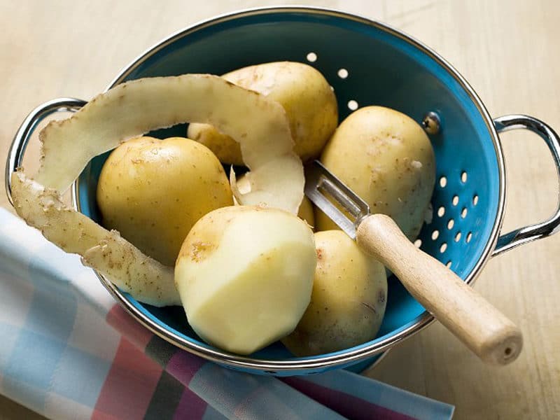 Elegir unas buenas patatas es muy importante para preparar las rosas de patata. Foto:gtres