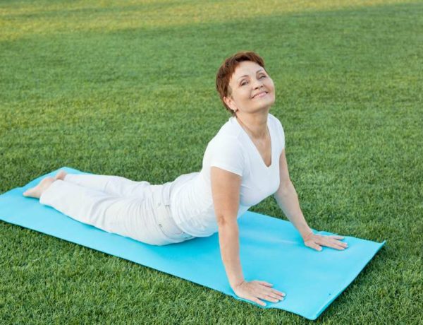 practicar yoga después de los 50