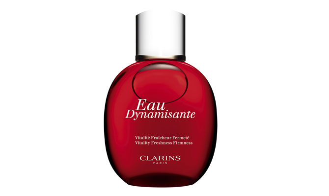 "Eau Dynamisante" de Clarins refrescante, da vitalidad y firmeza a tu piel. Después de al ducha es fantástico