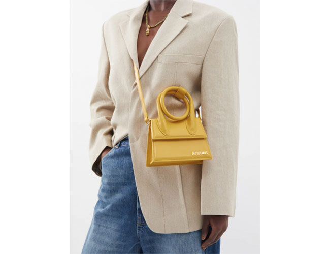 bolso de la marca Jacquemus en amarillo